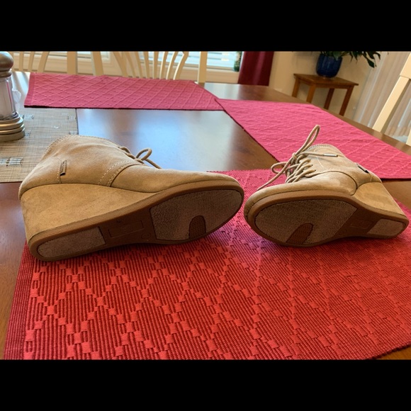 Suede Booties sz 7 light brown - Picture 6 of 7